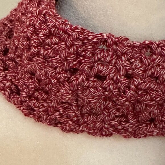 Handcrafted scarf in shell pattern. Bamboo yarn, heathered salsa color. M/F - Picture 3 of 5